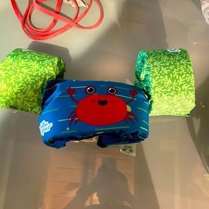 New swim vest for kids 30-50lbs Perfect for summer